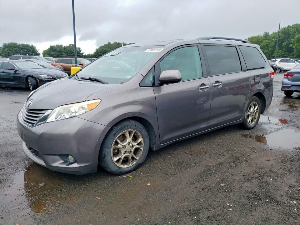2013 TOYOTA Sienna