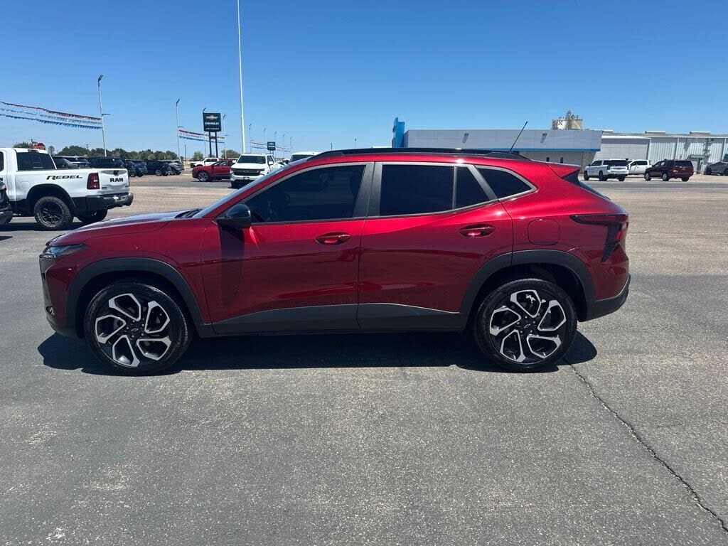 2025 CHEVROLET Trax