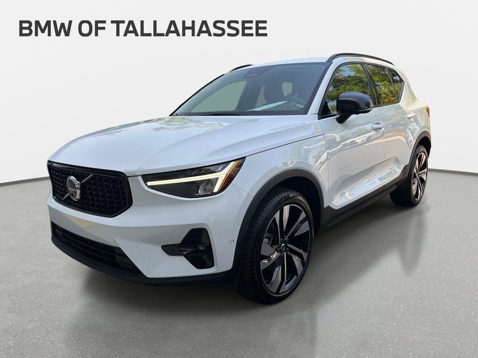 2025 VOLVO XC40