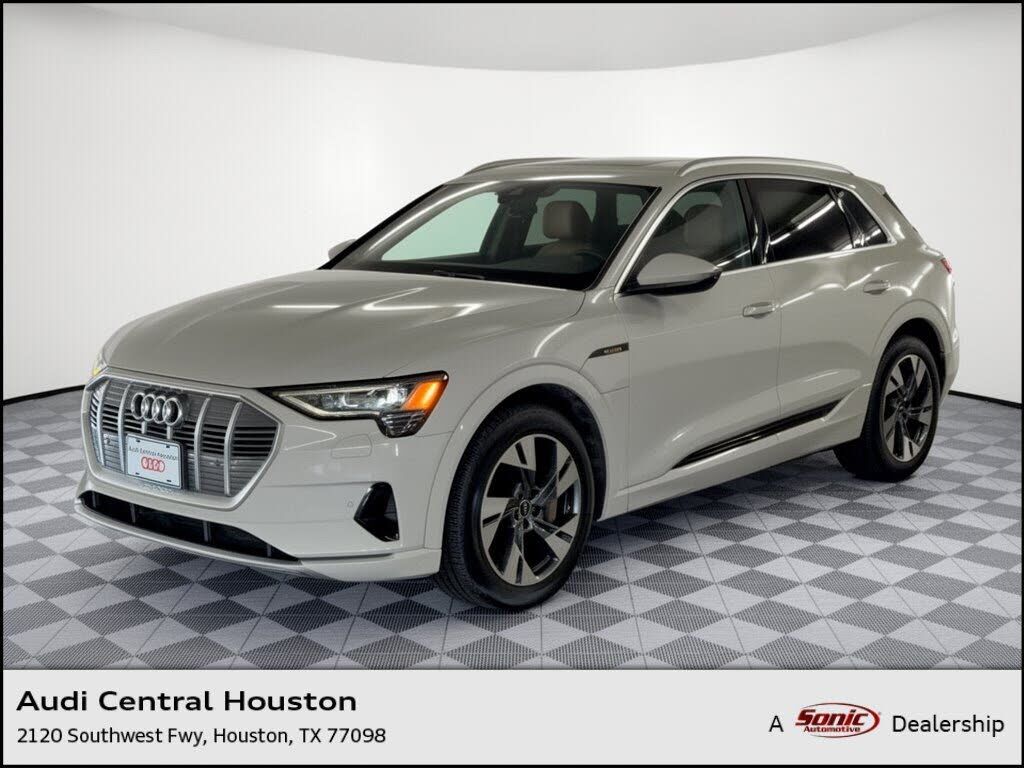 2022 AUDI e-tron