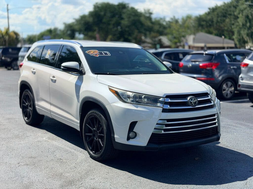 2017 TOYOTA Highlander