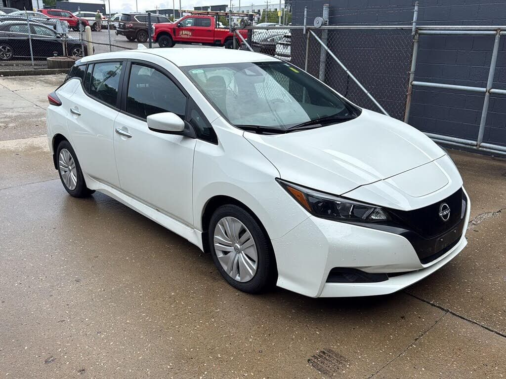 2025 NISSAN Leaf