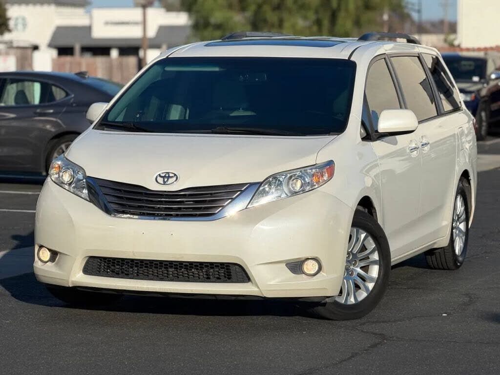 2016 TOYOTA Sienna