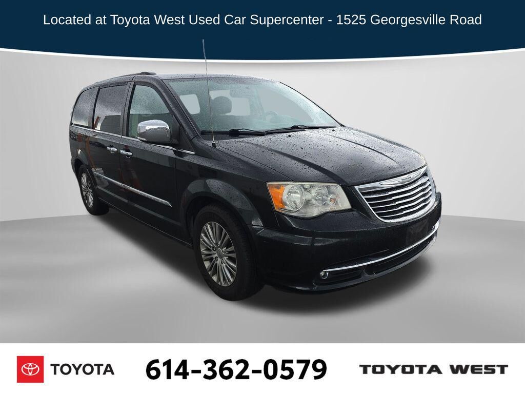 2013 CHRYSLER Town and Country