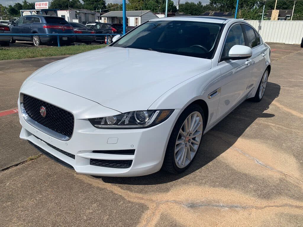 2017 JAGUAR XE
