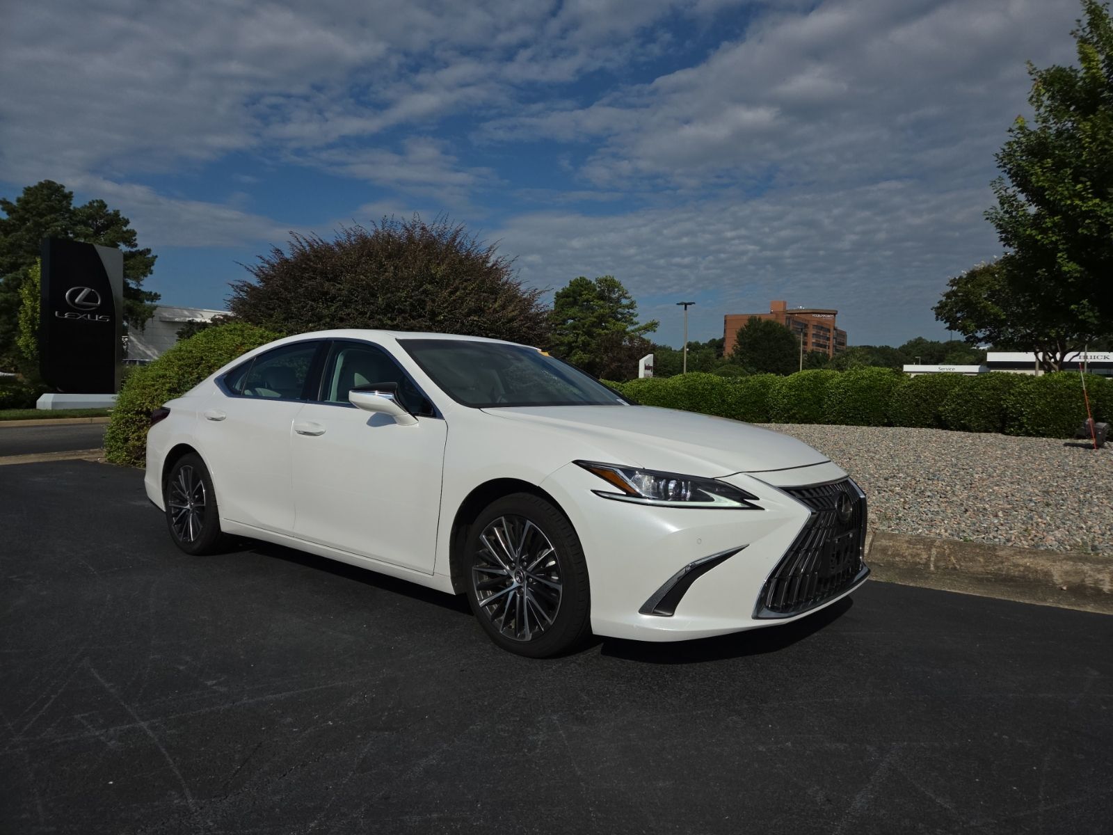 2024 LEXUS ES