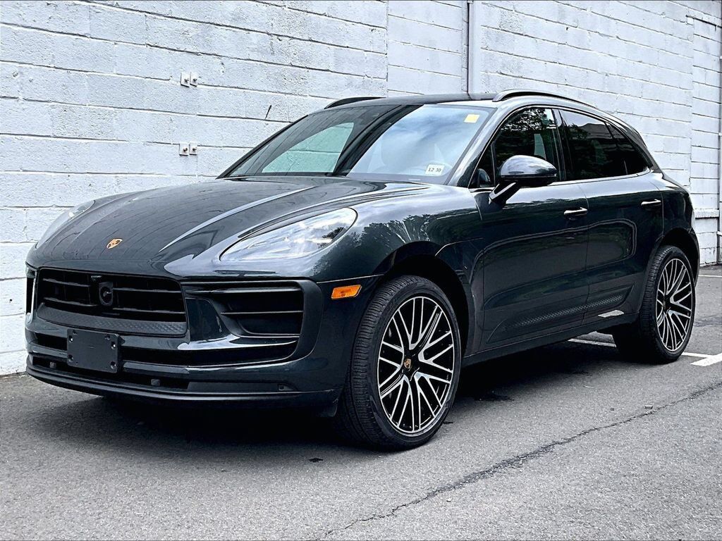 2026 PORSCHE Macan