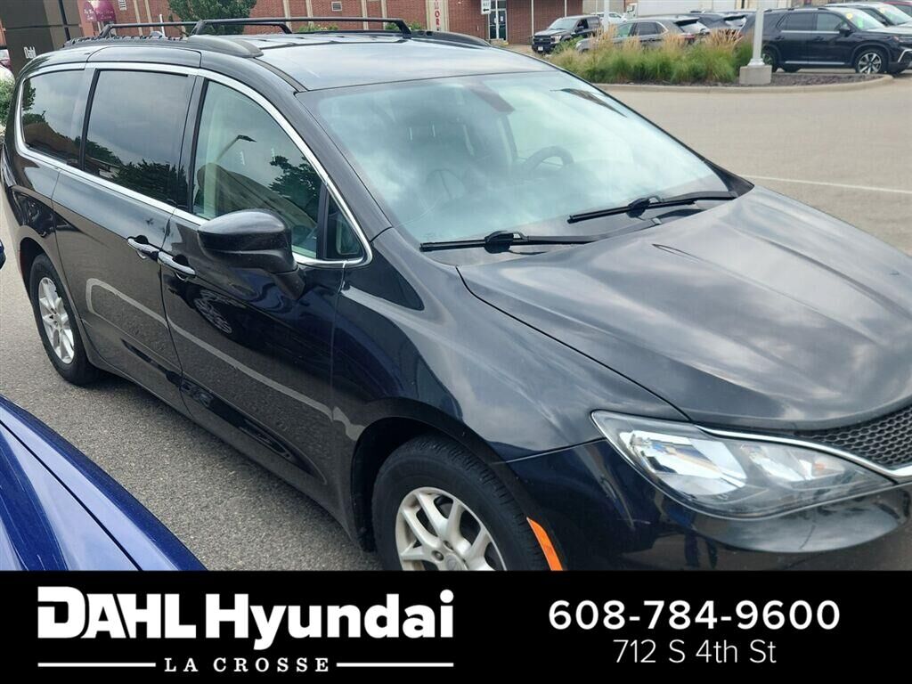 2020 CHRYSLER Voyager