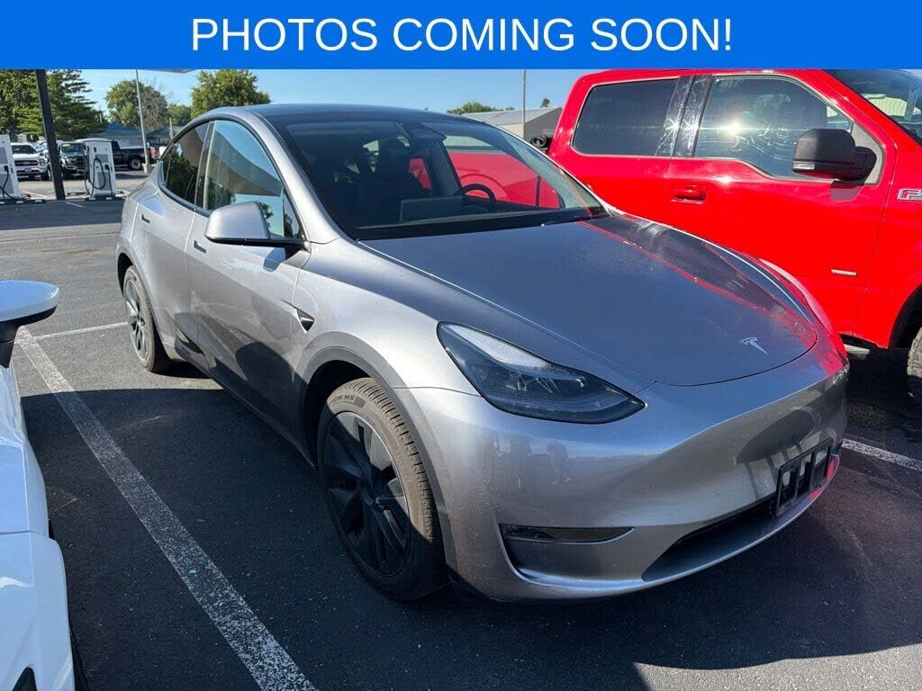 2024 TESLA Model Y
