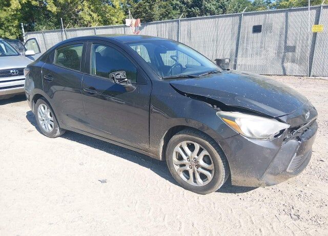 2017 TOYOTA Yaris