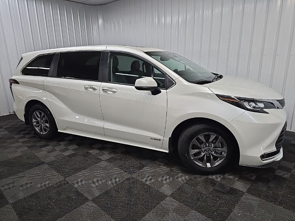 2021 TOYOTA Sienna