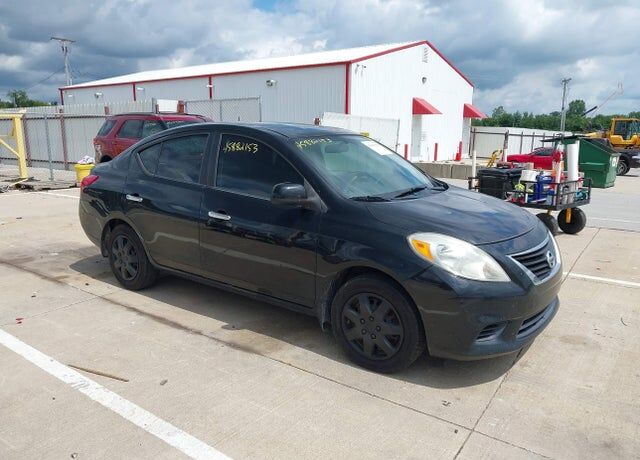 2012 NISSAN Versa