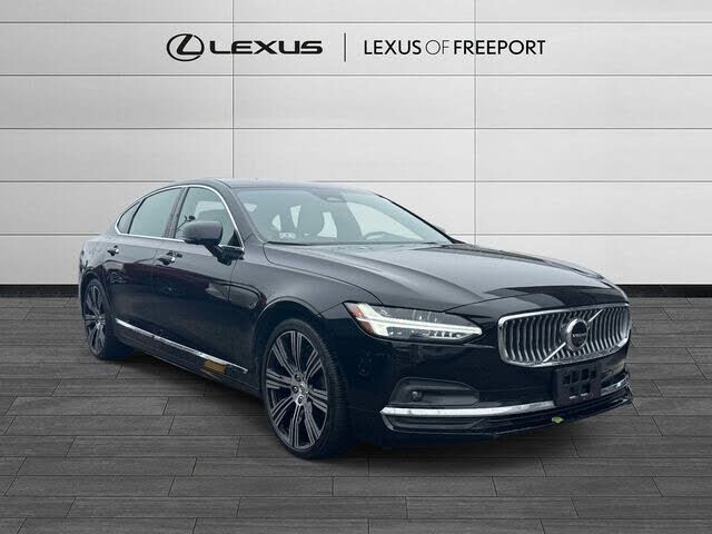 2022 VOLVO S90