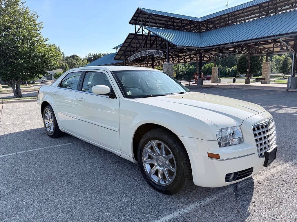 2005 CHRYSLER 300
