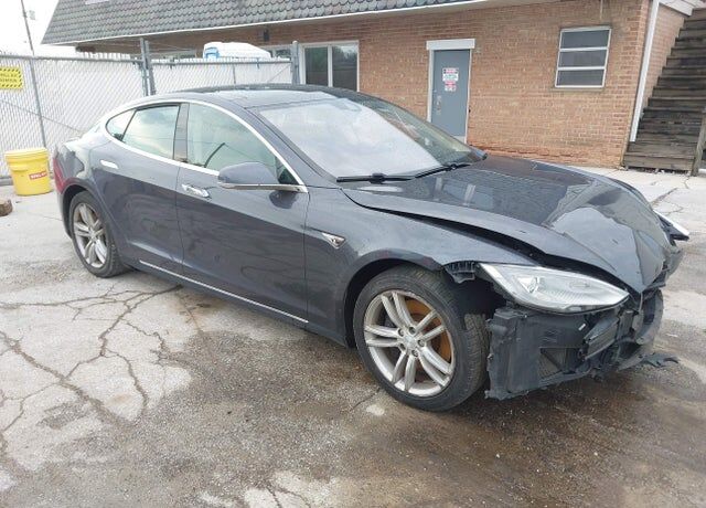 2015 TESLA Model S