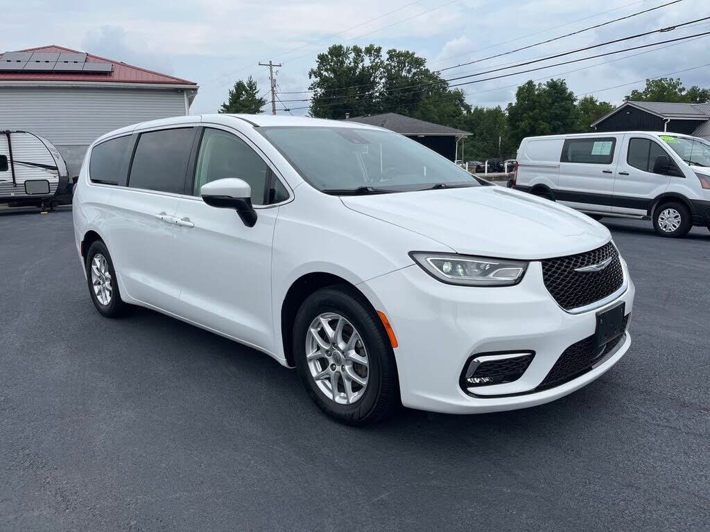 2023 CHRYSLER Pacifica
