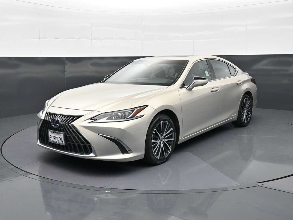 2022 LEXUS ES