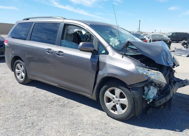 2014 TOYOTA Sienna