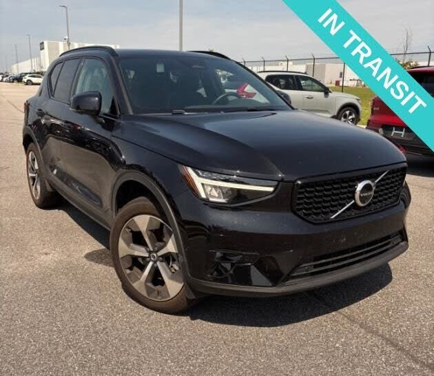 2025 VOLVO XC40