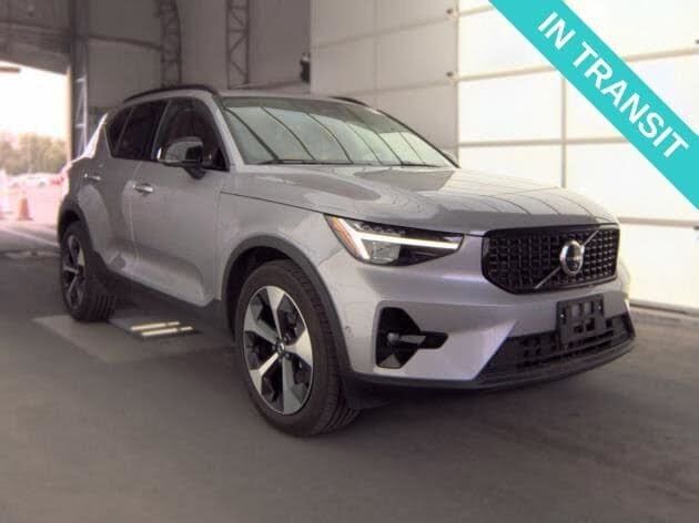 2026 VOLVO XC40