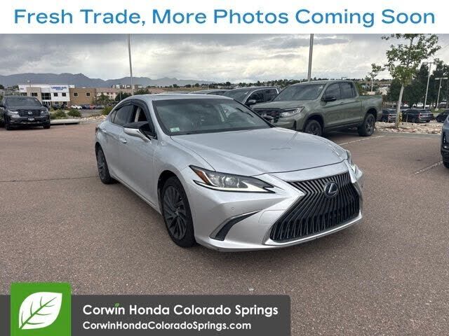 2019 LEXUS ES
