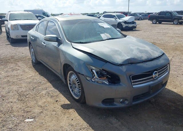 2010 NISSAN Maxima