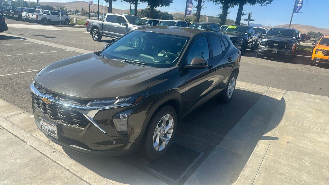 2024 CHEVROLET Trax