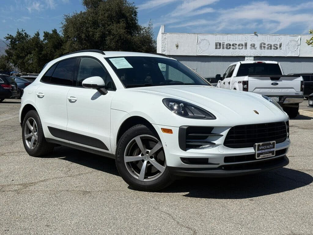 2019 PORSCHE Macan