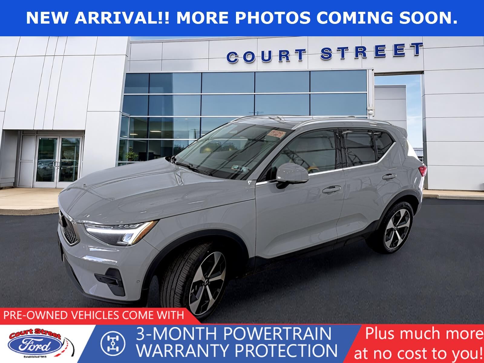 2025 VOLVO XC40