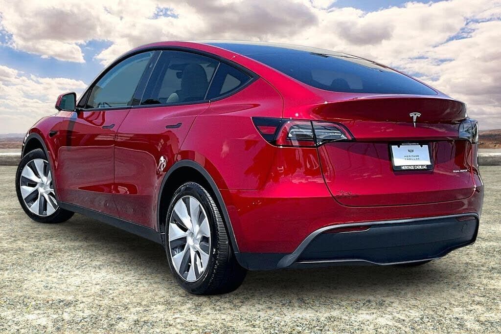 2024 TESLA Model Y