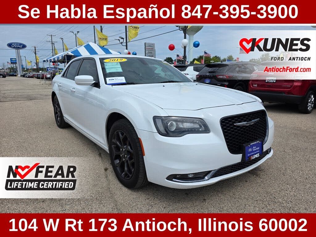 2019 CHRYSLER 300