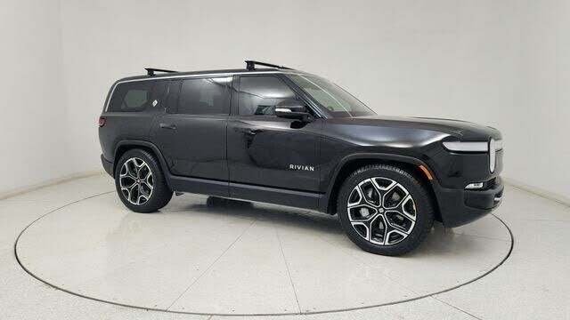 2024 RIVIAN R1S