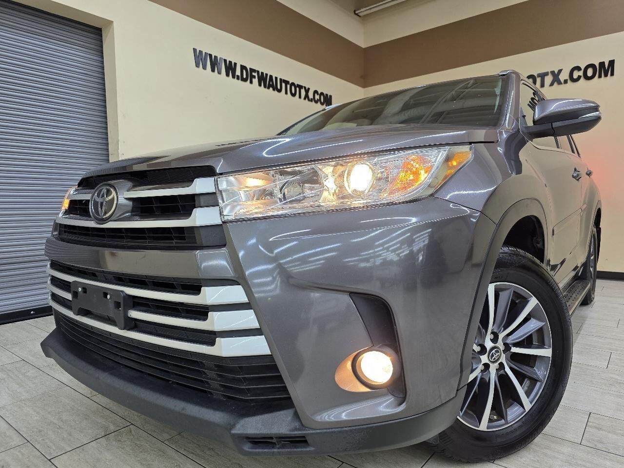 2017 TOYOTA Highlander