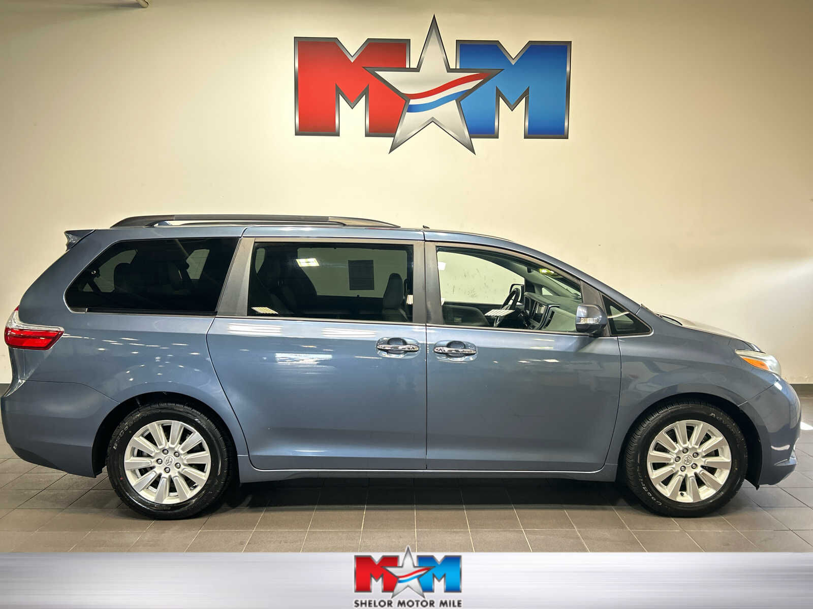 2015 TOYOTA Sienna