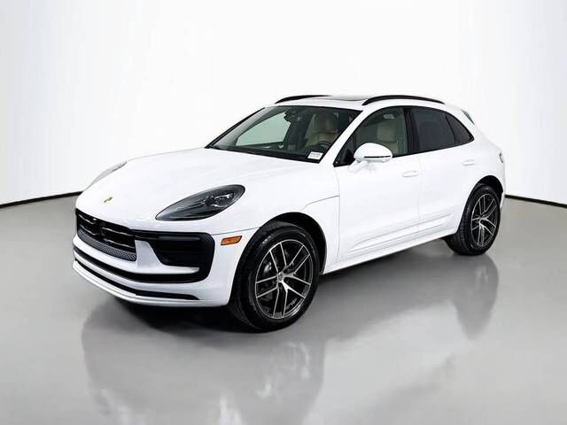 2026 PORSCHE Macan