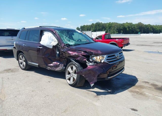 2013 TOYOTA Highlander