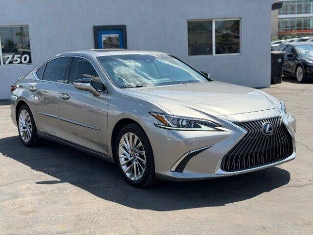 2020 LEXUS ES