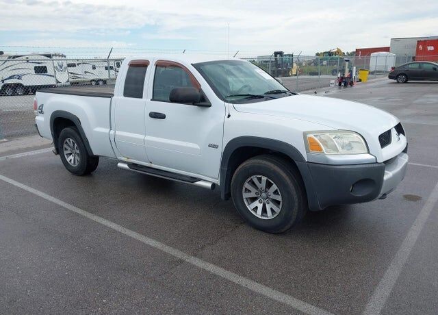 2006 MITSUBISHI Raider