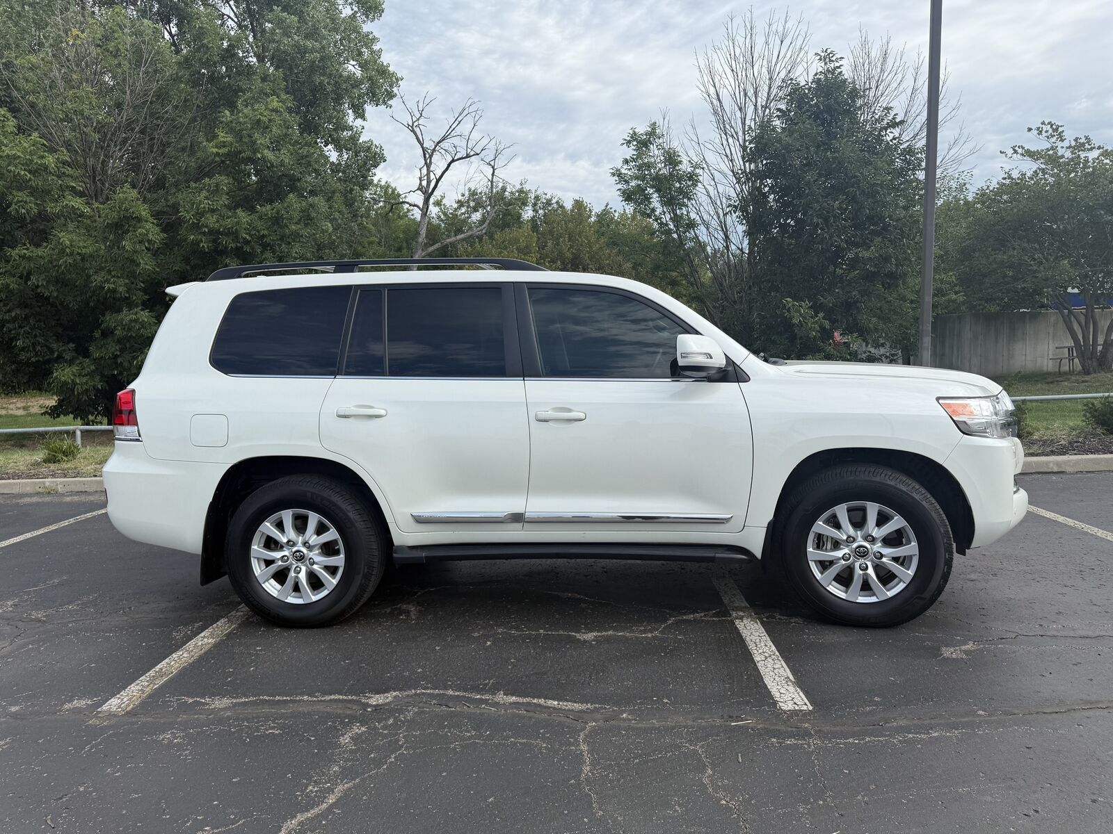 2021 TOYOTA Land Cruiser