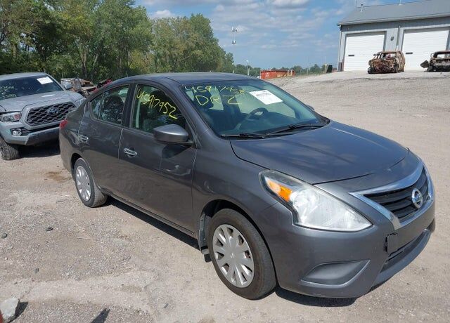 2016 NISSAN Versa