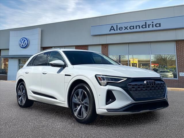 2024 AUDI Q8