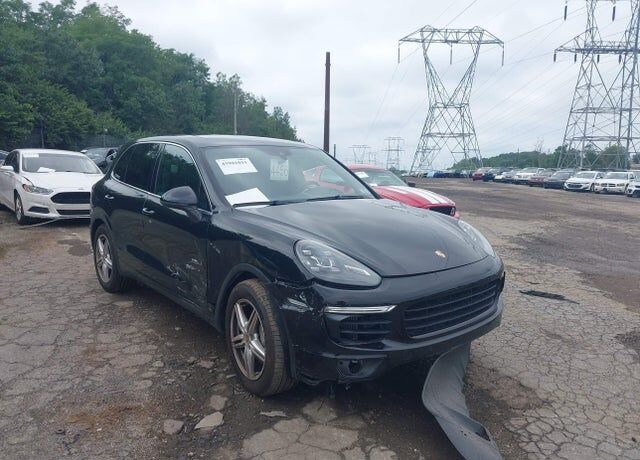 2017 PORSCHE Cayenne