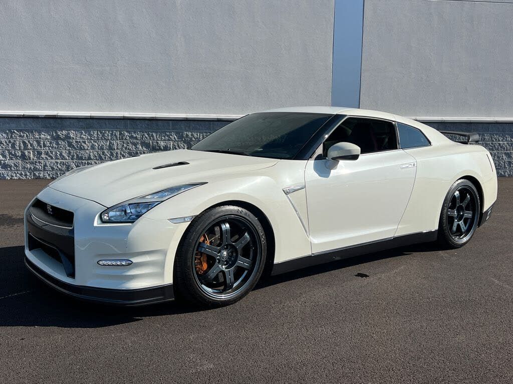 2015 NISSAN GT-R