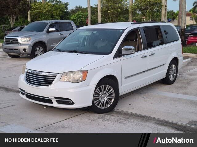 2014 CHRYSLER Town and Country