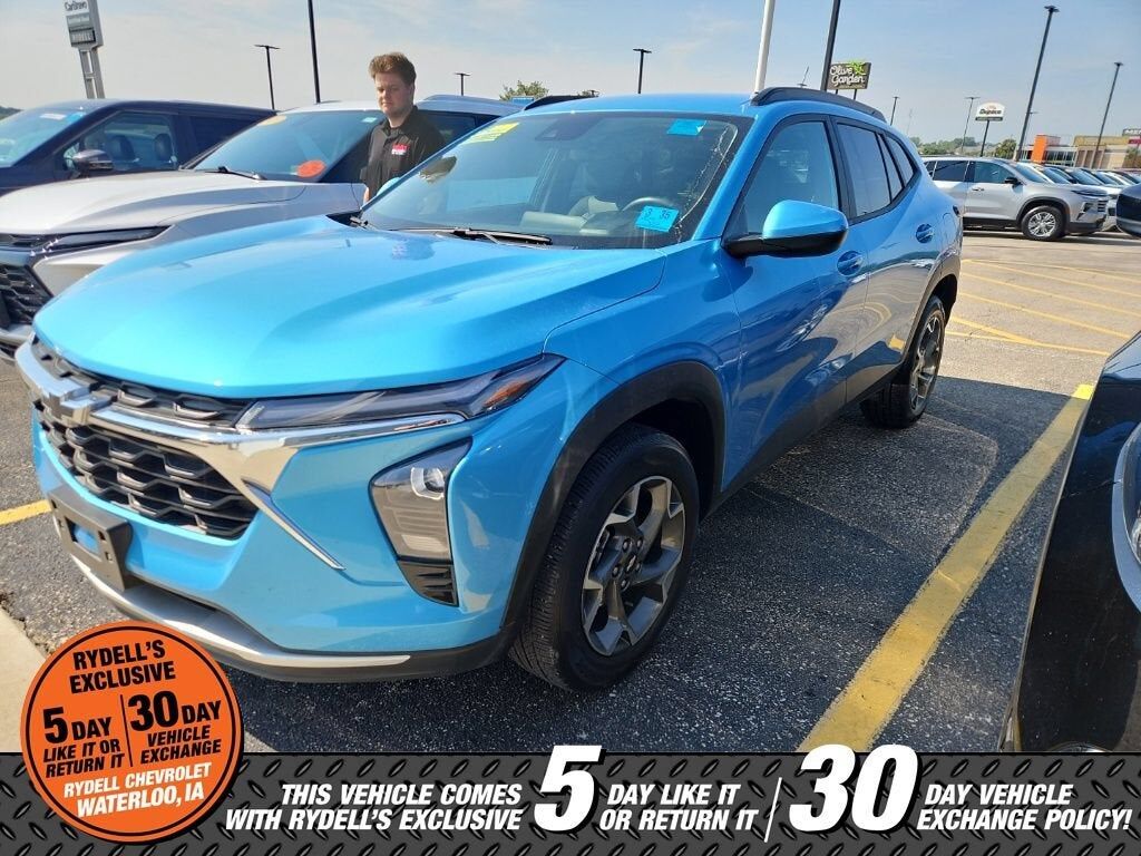 2025 CHEVROLET Trax