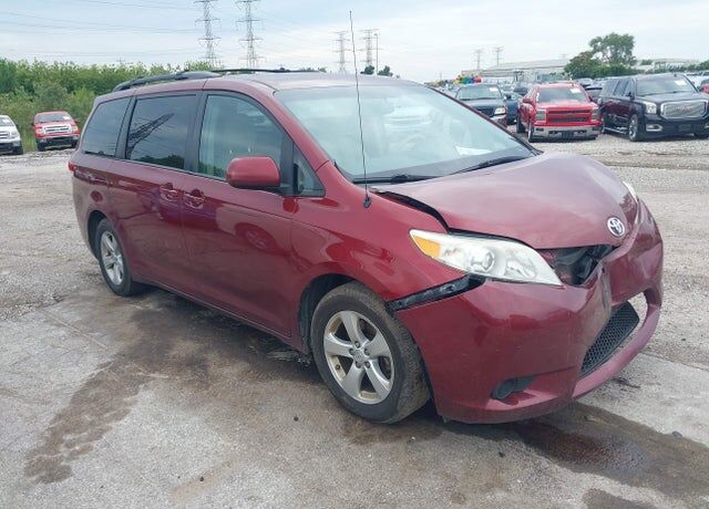 2014 TOYOTA Sienna