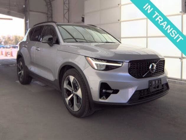 2026 VOLVO XC40