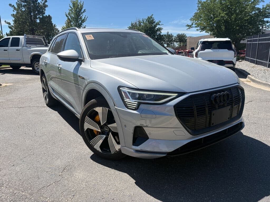 2022 AUDI e-tron