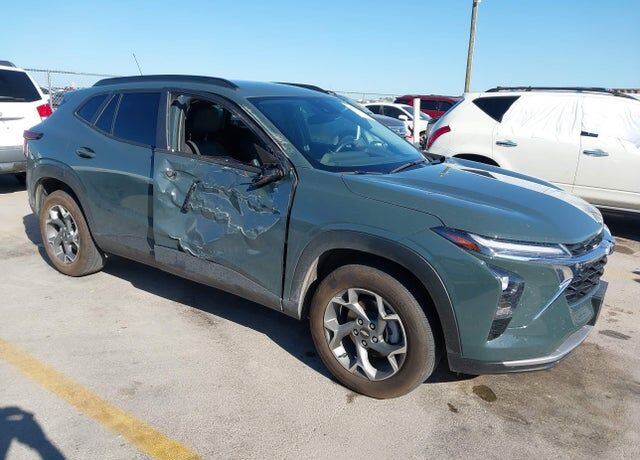 2025 CHEVROLET Trax