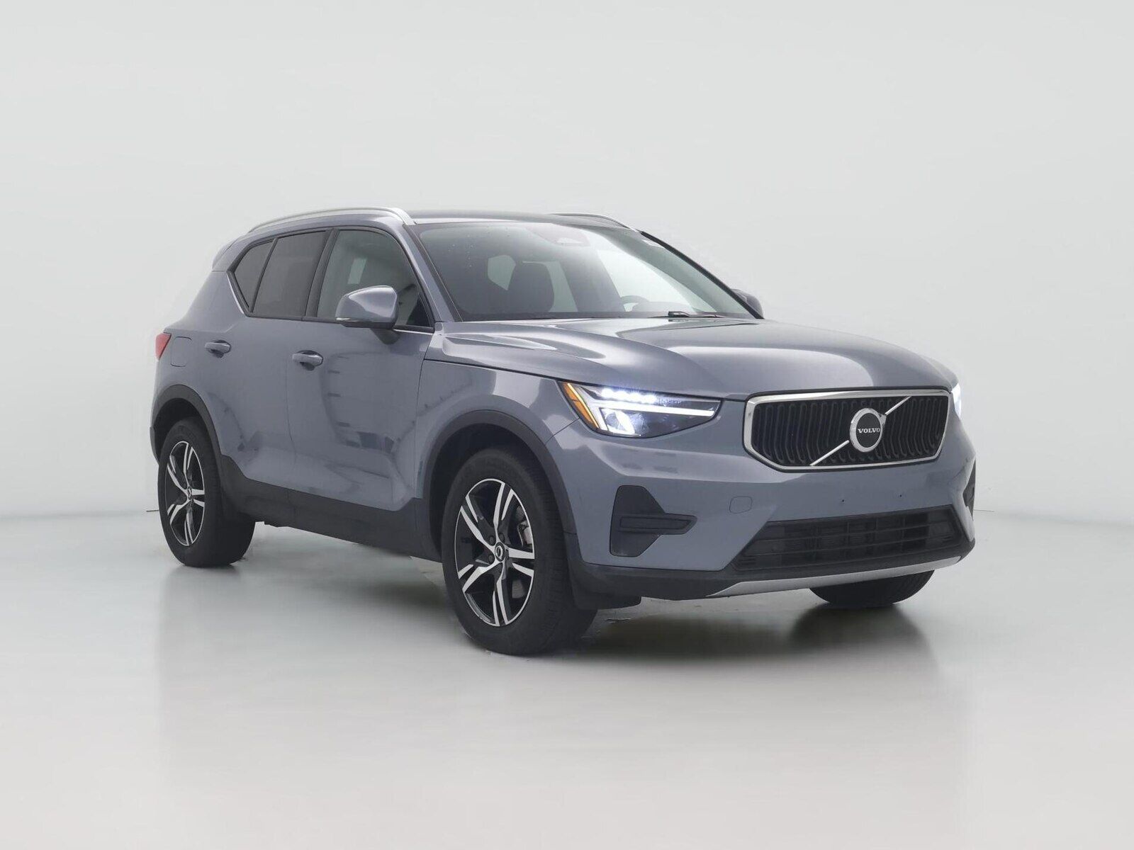 2023 VOLVO XC40